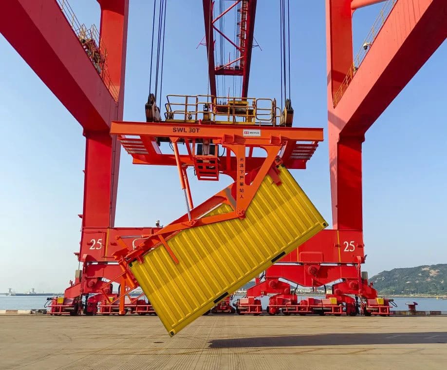 12Container Tipping Spreader watermarked