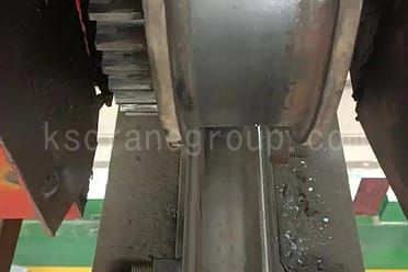 Rel Roda Derek di Atas Menggerogoti