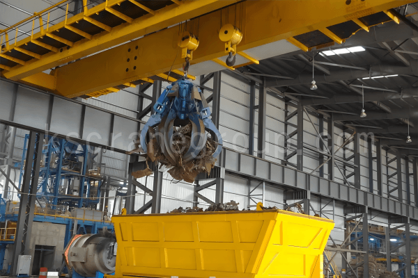 Scrap handling cranes with a grab8