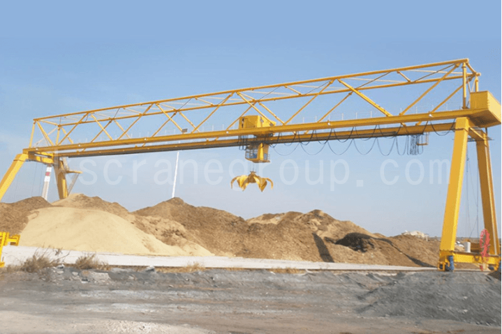 Straw handling gantry cranes4