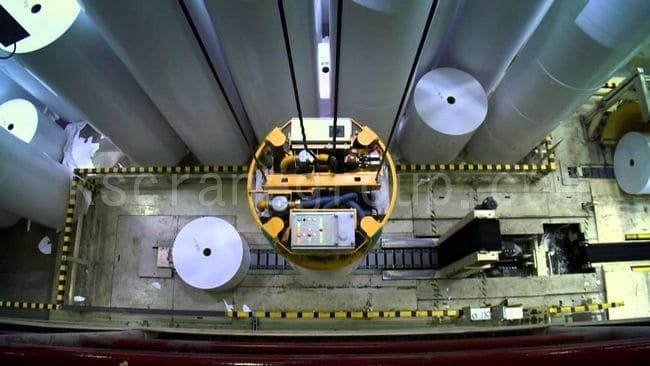 Vacuum lifter for paper rolls