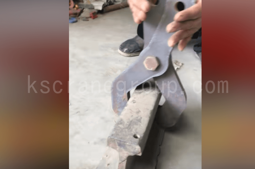 Rail lifting clamps