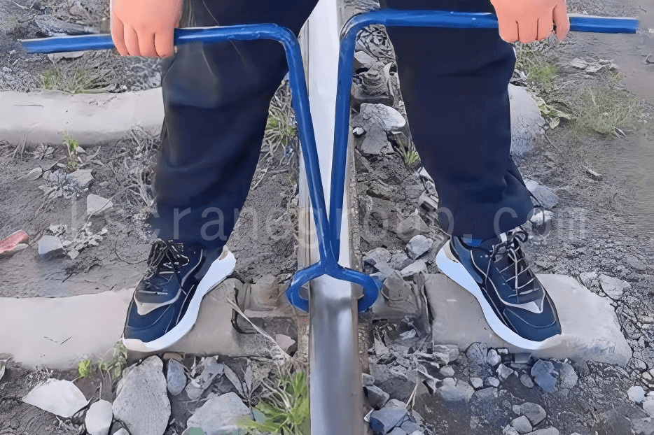 Rail lifting tongs hand held
