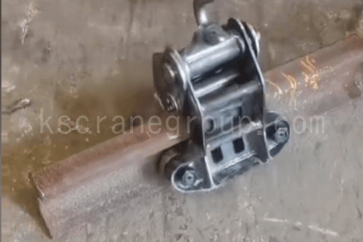 Rail lifting tongs