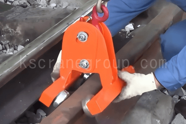 Rail threading tongs