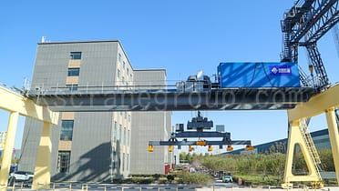 Grúa KUANGSHAN para gestión inteligente de almacenes1