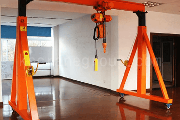 kryt lehkého portálového jeřábu