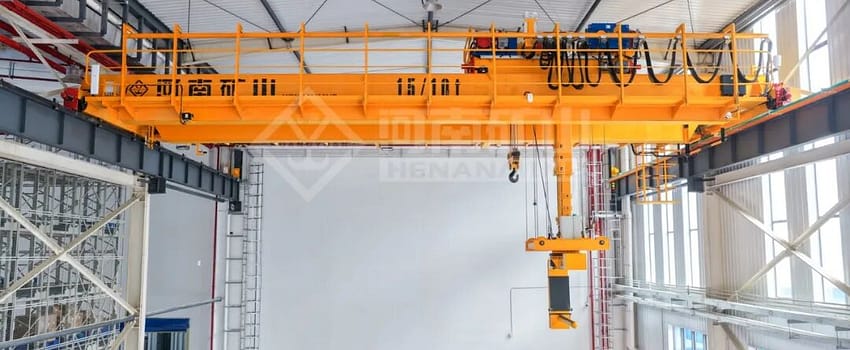 KUANGSHAN CRANE entregó dos grúas puente automatizadas para un proyecto energético nacional.